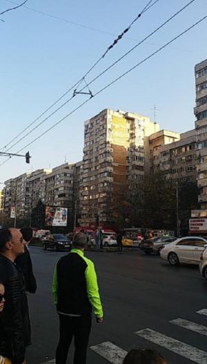 Accident în lanţ pe bulevardul Iuliu Maniu din Bucureşti. Opt maşini implicate, sunt cel puţin trei răniţi