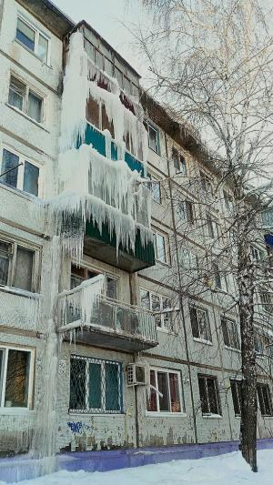 Oraş complet îngheţat după ger şi ninsori-record, în Rusia