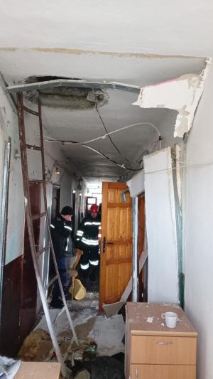Doi adulţi şi doi copii, cu arsuri grave la spital după o explozie într-un apartament din Timiş. Alte 45 de persoane s-au evacuat