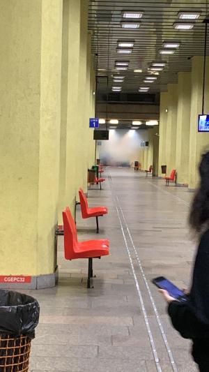 Fum la stația de metrou Costin Georgian, după un scurtcircuit la șine. Călătorii au fost evacuaţi, circulaţia trenurilor a fost oprită și, ulterior reluată