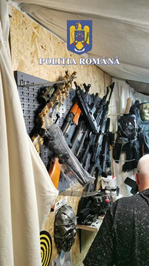 Două firme din Polonia, bănuite că au trimis ilegal în România arme cu aer comprimat. Armele erau vândute pe un site din ţară