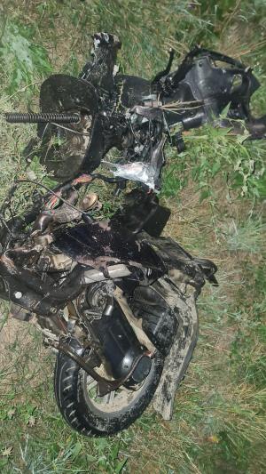 Doi bărbați au murit pe loc, după ce s-au izbit frontal cu motocicleta într-un TIR. Accident înfiorător pe un drum din Suceava