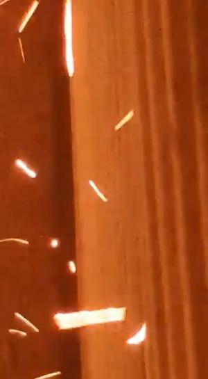 Focul din Grecia, filmat de un localnic înconjurat de flăcări. Supravieţuirea, aproape imposibilă (Video)