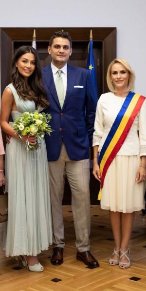 Imagini de la nunta fiului lui Liviu Dragnea. Liderul PSD, însoțit de iubita sa, Irina Tănase
