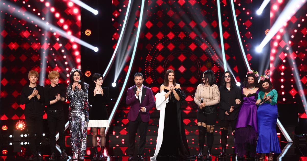 The Te cunosc de undeva! season 21 finalists on stage