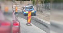 Mașină de poliție blocată în betonul proaspăt turnat. Echipajul era în misiune și a vrut să evite aglomerația