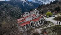 Atracția turistică din Grecia care le dă amețeli vizitatorilor. Biserica mai înclinată decât Turnul din Pisa