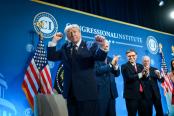Donald Trump amână taxele vamale pentru UE după discuţia cu Ursula von der Leyen