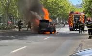 Logan cuprins de flăcări după accident, în Sector 3. O mamă și două fetițe erau în mașină