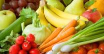Mii de tone de fructe şi legume româneşti nu-şi găsesc locul în supermarketuri. Care e motivul