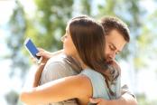 Câţi ani de închisoare rişti dacă-i citeşti mesajele iubitului, fără voia lui