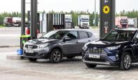 Panică la benzinăriile din Rusia. Carburanții, vânduți cu porția după loviturile ucrainene