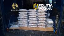 Captură uriașă de droguri pe A1. Canabis și cocaină ascunse într-o mașină condusă de un ucrainean