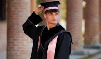 Povestea unui tânăr din sistemul de protecţie socială care a luat peste 8,5 la BAC. Visul pentru care munceşte