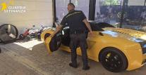 Trei români, implicați într-o fraudă de 9 milioane de euro în Italia. Și-au cumpărat case și mașini de lux