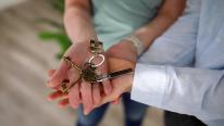 Atacul hackerilor de la ANCPI i-ar putea costa pe români care îşi iau locuinţă şi 14.000 de euro