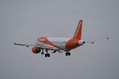 Bătaie la bordul unui zbor easyJet spre Liverpool, între două familii. Aeronava s-a întors din drum