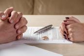 Cel mai ciudat caz de divorţ din România. Soţul a cerut înapoi silicoanele soţiei: Bate orice manual de drept