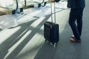 Compania care oferă 3.000 de dolari pe lună doar ca să te plimbi prin Europa. Acoperă şi toate cheltuielile