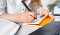 Afacere cu diplome false: o profesoară din Suceava a vândut iluzii pentru zeci de mii de euro
