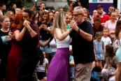 Preţul fericirii. Pragul minim de venit pentru ca un român să se declare "fericit"