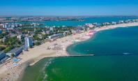 Stațiunea de pe litoral unde șezlongul este 25 de lei. Vacanța de vară s-a prelungit pentru unii turiști
