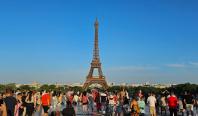 Grevă şi revoltă la Turnul Eiffel după ce angajatelor li s-a cerut să plece în timpul vizitei unui grup hindus