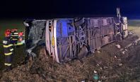 Primele ipoteze în cazul autocarului care s-a răsturnat în apropiere de Bârlad. Doi pasageri au murit