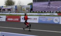 Roboții au alergat cot la cot cu sportivii la un semimaraton din China şi au bătut recordul. Cursa, filmată