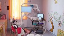 Unul din 5 români nu s-a spălat niciodată pe dinţi, iar 2 din 3 copii de 12 ani au carii