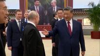 Putin şi Xi Jinping s-au amuzat privind poze cu ei mai tineri. Cei doi lideri vor să prindă 150 de ani