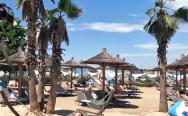 Piscinele şi plajele urbane s-au deschis pentru sezonul de vară. Cât costă o zi de relaxare aproape de casă