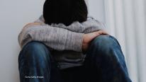 Stresul online, notele şi bullying-ul cauzează depresie tinerilor. 1 din 2 elevi s-a gândit la sinucidere