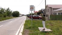 Locuitorii din Dumbraviţa, după accidentul mortal din lipsa trotuarelor: "Am emoţii când ies copiii pe stradă"