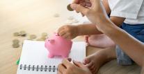 Banii de buzunar, prima lecţie financiară pentru copii. Greşeala pe care o fac mulţi părinţi