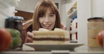 Unul din zece români locuiește singur. Cum le influențează asta obiceiurile alimentare