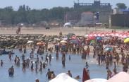 Primul weekend de vacanţă a umplut plajele. Cei mai mulţi turişti au fost copii