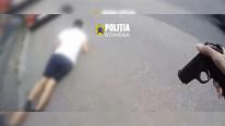 Momentul în care doi dealeri fug de poliţişti şi aruncă drogurile sub o maşină. Imagini bodycam în Bucureşti