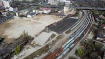 Cimitirul de vagoane din centrul Capitalei. De 13 ani, CFR nu reușește să scape de munții de fier vechi