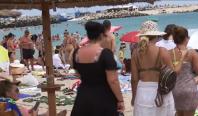 Litoralul românesc, la capacitate maximă. Cât plătesc turiștii pentru cazare, mâncare și șezlonguri