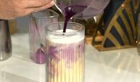 Băutura mov care a cucerit cafenelele din România. O ceaşcă se vinde cu până la 34 de lei