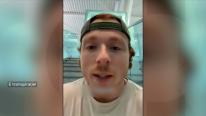 Reacţia unui turist străin la condiţiile din Aeroportul Otopeni: "Stau pe scări, înăuntru sunt 35-37 de grade"