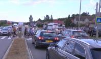 "Aici ne mor copiii și părinții". Protest pe cel mai circulat drum din România din cauza accidentelor în lanț