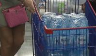 Cât a ajuns să coste o sticlă de apă la 2 litri în România. Italienii o cumpără la jumătate de preţ