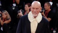 John Malkovich, emoționat până la lacrimi la Veneția. Filmul său a ridicat sala în picioare pentru 13 minute