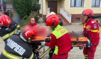 Momentul în care o femeie de 62 de ani este salvată dintr-o fântână în Suceava. Era în șoc hipotermic
