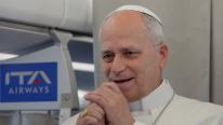 Papa Leon, primit cu onoruri militare la Paris. Mii de oameni au ieșit pe străzi să îl vadă