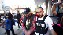 Ian, trapperul care a urinat pe scenă, plasat sub control judiciar. Turneul său naţional a fost anulat