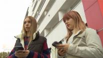 O elevă din Italia și-a dat părinții în judecată pentru că îi verificau telefonul. Ce spune legea în România