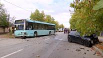 Filmul accidentului care a activat Planul Roşu în Craiova. Tânărul care a lovit în plin un autobuz a murit